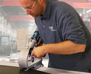 Flexco’s cordless electric belt cutter for conveyor belt maintenanc